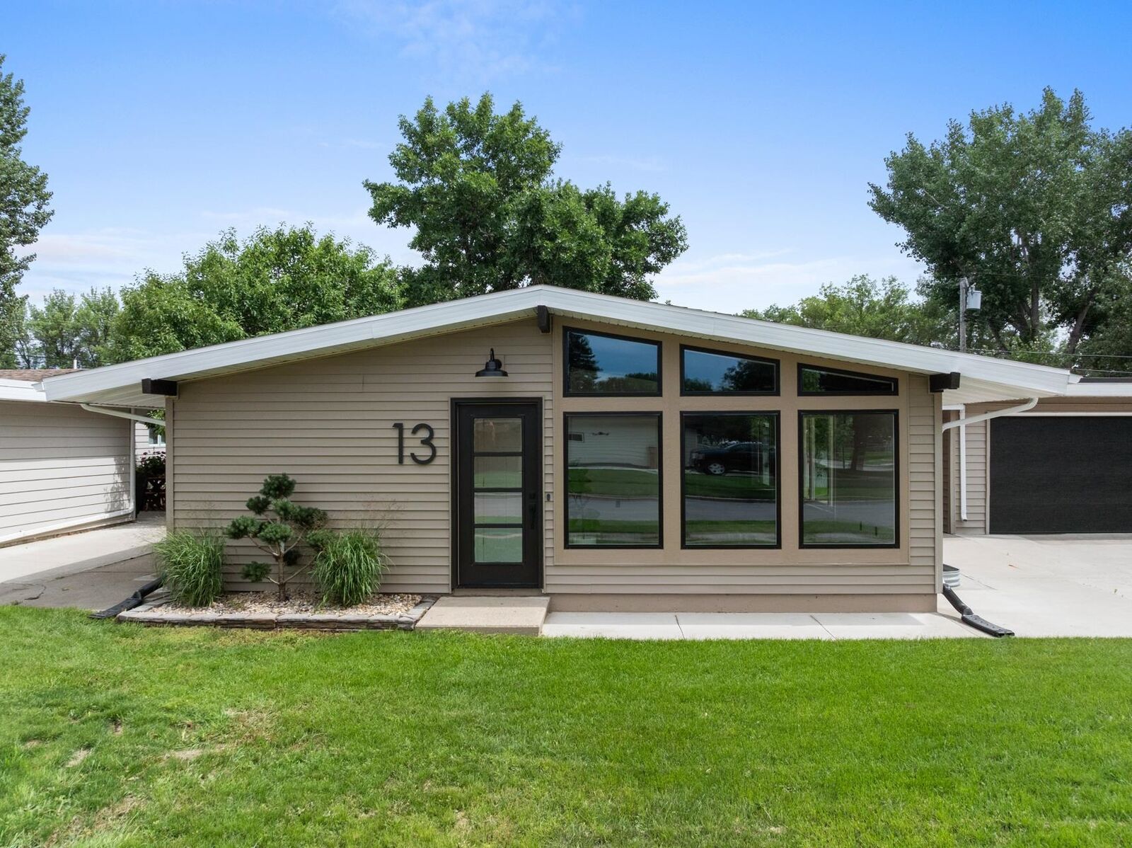 Property Photo: 13 25th St SW ND 58701