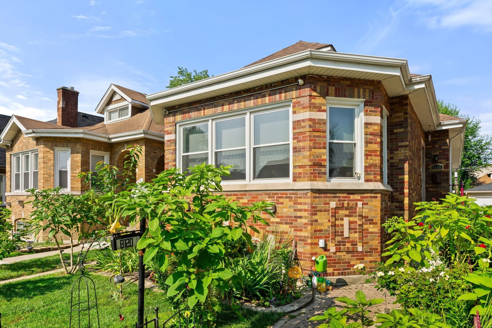 Property Photo:  8120 S Luella Avenue  IL 60617 