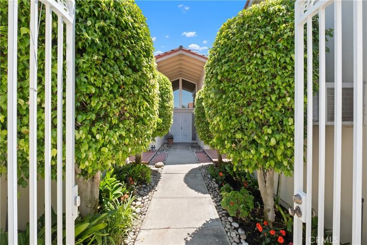 Property Photo:  16 Gillman Street  CA 92612 