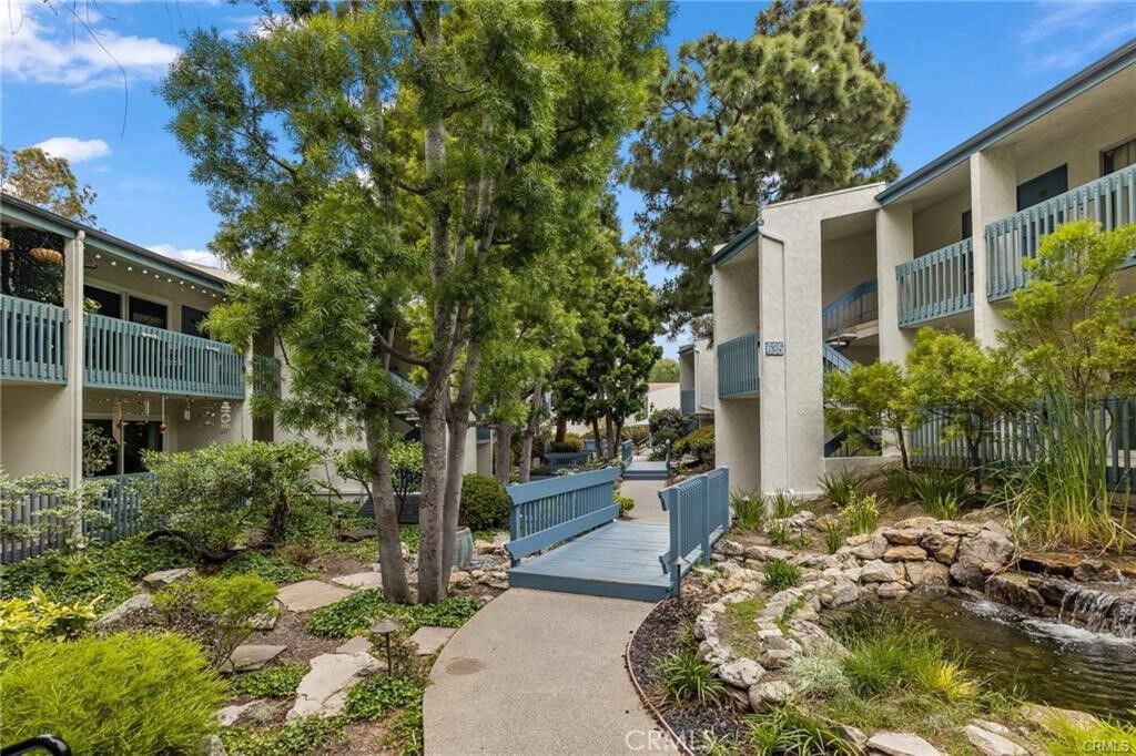 Property Photo: 641 S Prospect Avenue 203 CA 90277