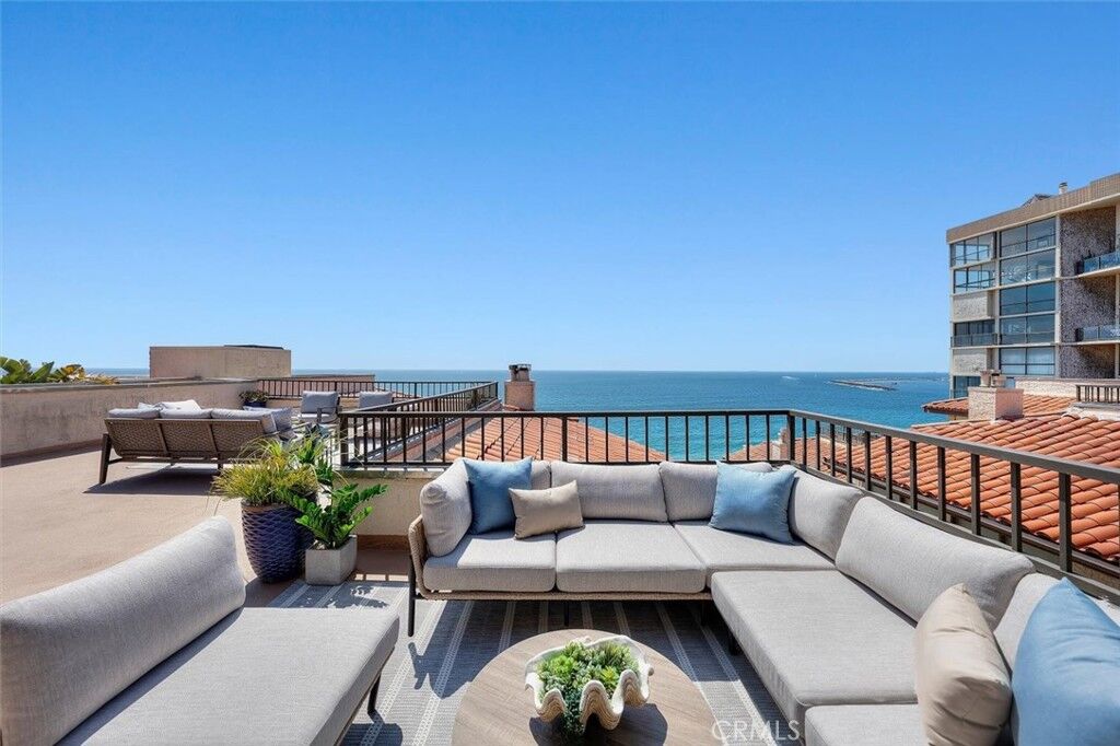 Property Photo:  555 Esplanade 620  CA 90277 