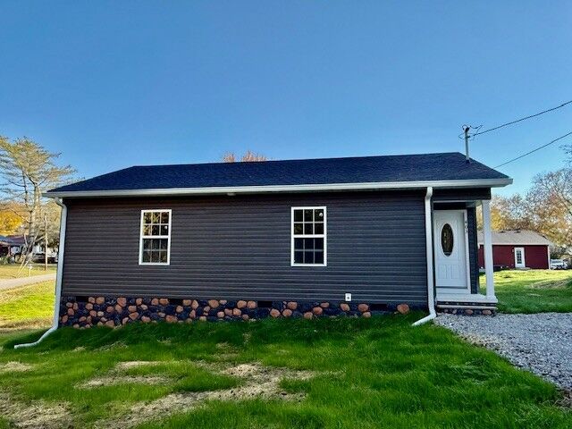 Property Photo:  403 S High St  TN 37388 