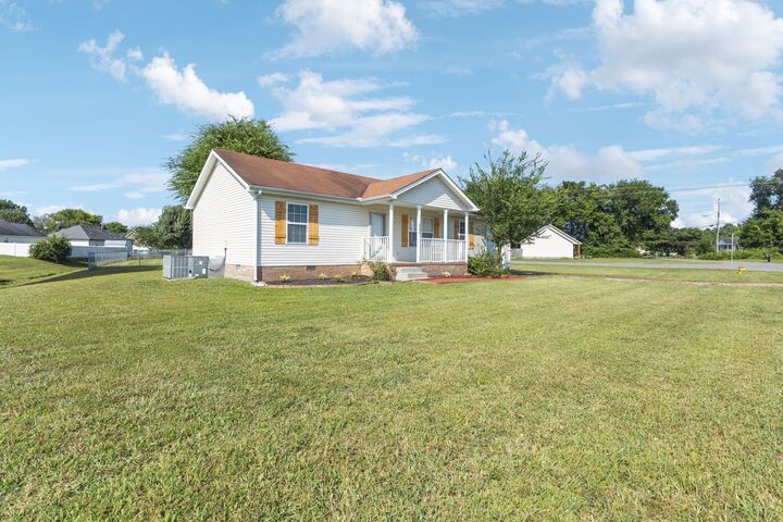 Property Photo: 2504 Floyd Ave TN 37127