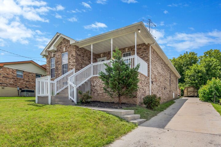 Property Photo:  406 Matthews Ct  TN 37207 