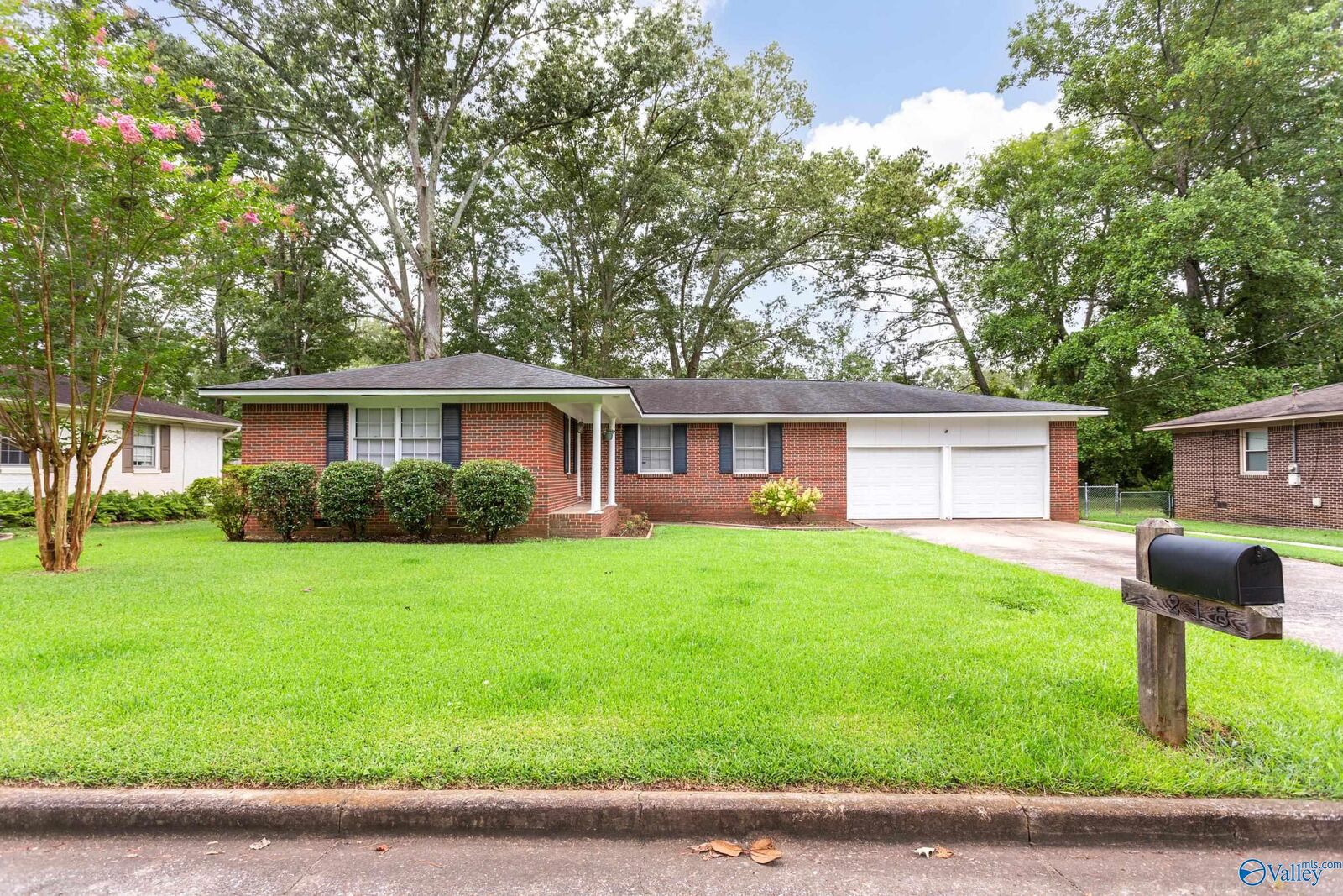 Property Photo: 218 Manor Street AL 35901