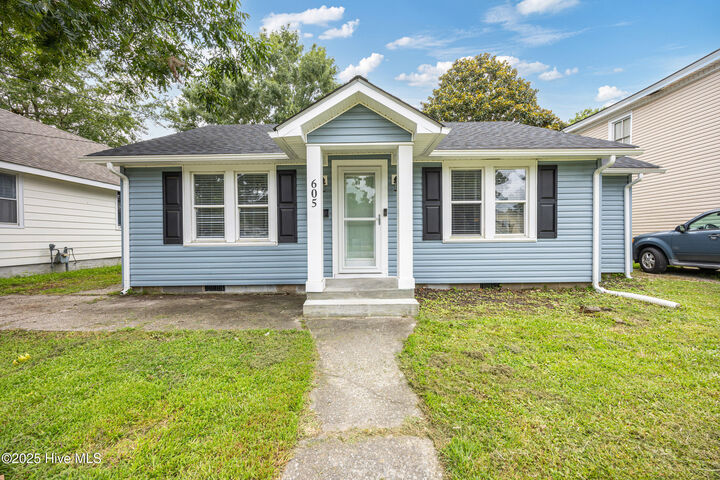 605 Maple Street  Elizabeth City NC 27909 photo