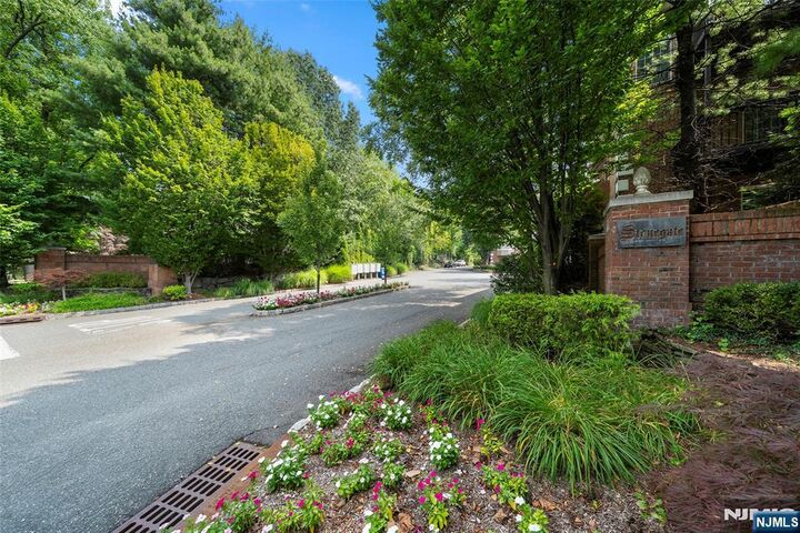 Property Photo:  139 Stonegate Trail  NJ 07626 