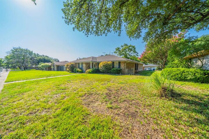 Property Photo: 326 Lisa Lane TX 75115