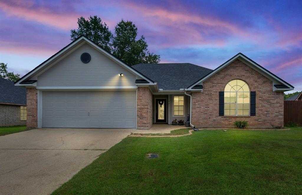 Property Photo: 621 Alex Way LA 71037