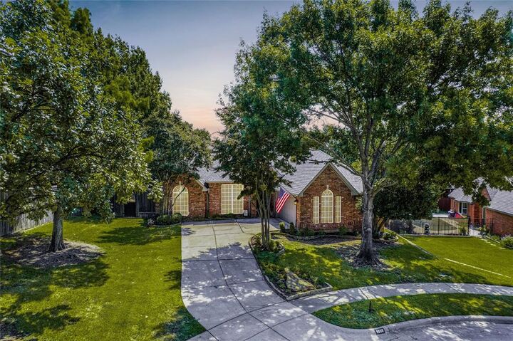 Property Photo: 1008 Inverness Court TX 75022