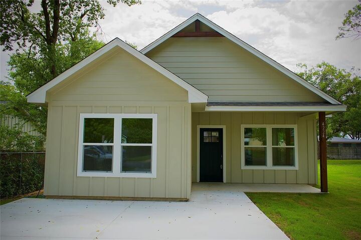 Property Photo:  4224 Watt Avenue  TX 76710 