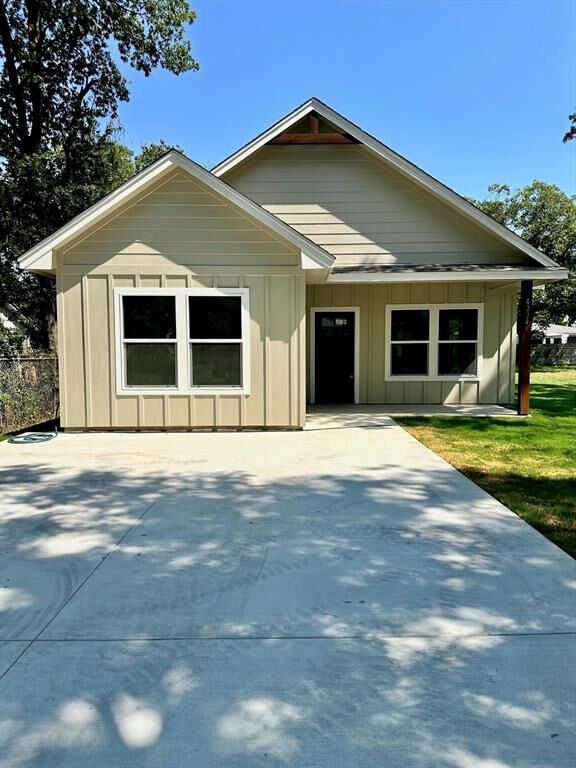 Property Photo:  4224 Watt Avenue  TX 76710 