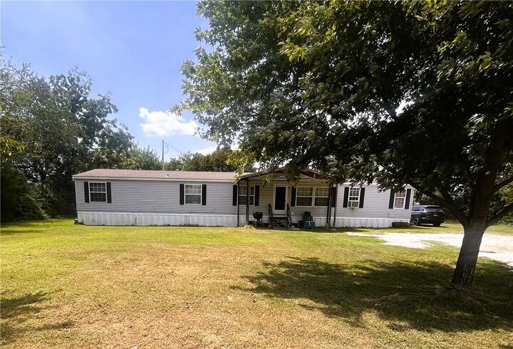 Property Photo: 3858 E Heritage Parkway AR 72730
