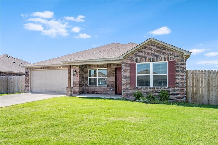 Property Photo: 814 W Tanner Drive AR 72761
