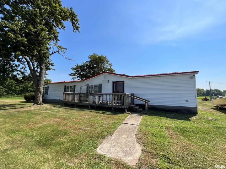 7106 Krutsinger Road  Kinmundy IL 62854 photo