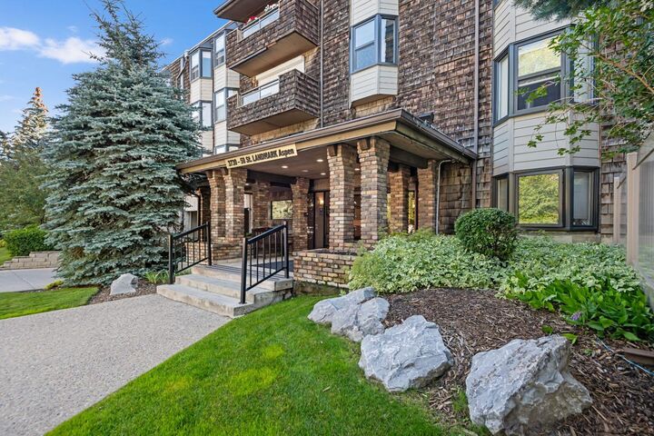 Property Photo: 3730 50 Street NW 417 AB T3A 2V9