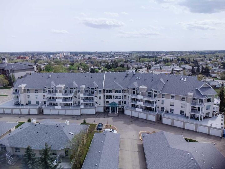 Property Photo:  6118 53 Avenue 204  AB T4N 6P7 