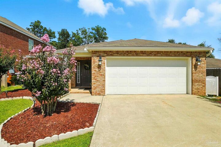Property Photo: 4734 Apple Field Way FL 32571