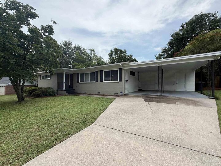 Property Photo: 2005 Peyton Dr FL 32503