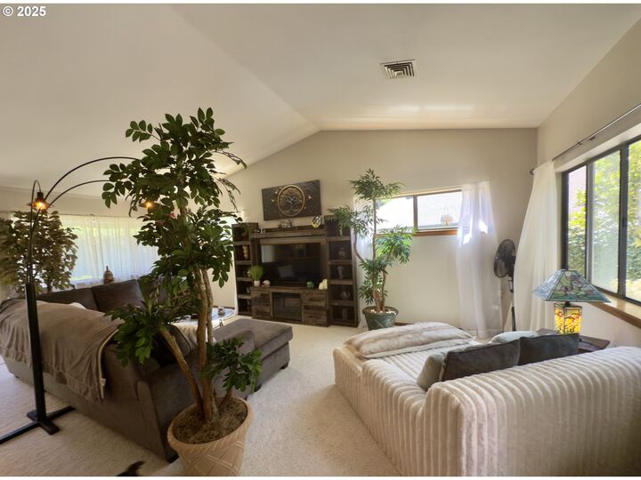 Property Photo: 1470 Glenwood Dr OR 97415