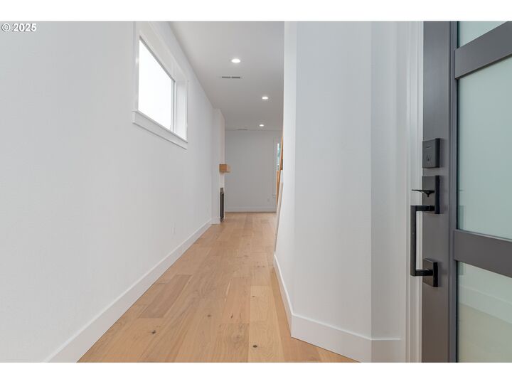 Property Photo: 2257 SW Phyllis Pl OR 97080