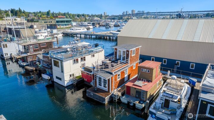 Property Photo:  2143 N Northlake Way 15  WA 98103 