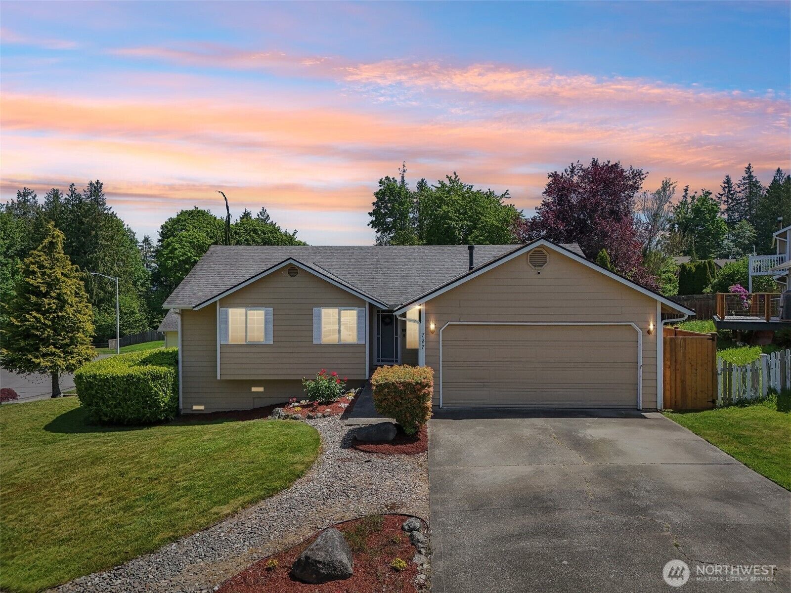 Property Photo: 727 97th Avenue SE WA 98258