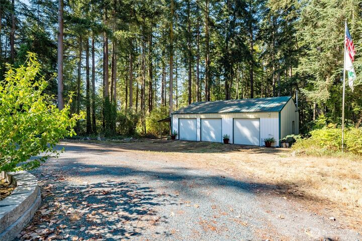 Property Photo:  3167  Hunt Road  WA 98277 