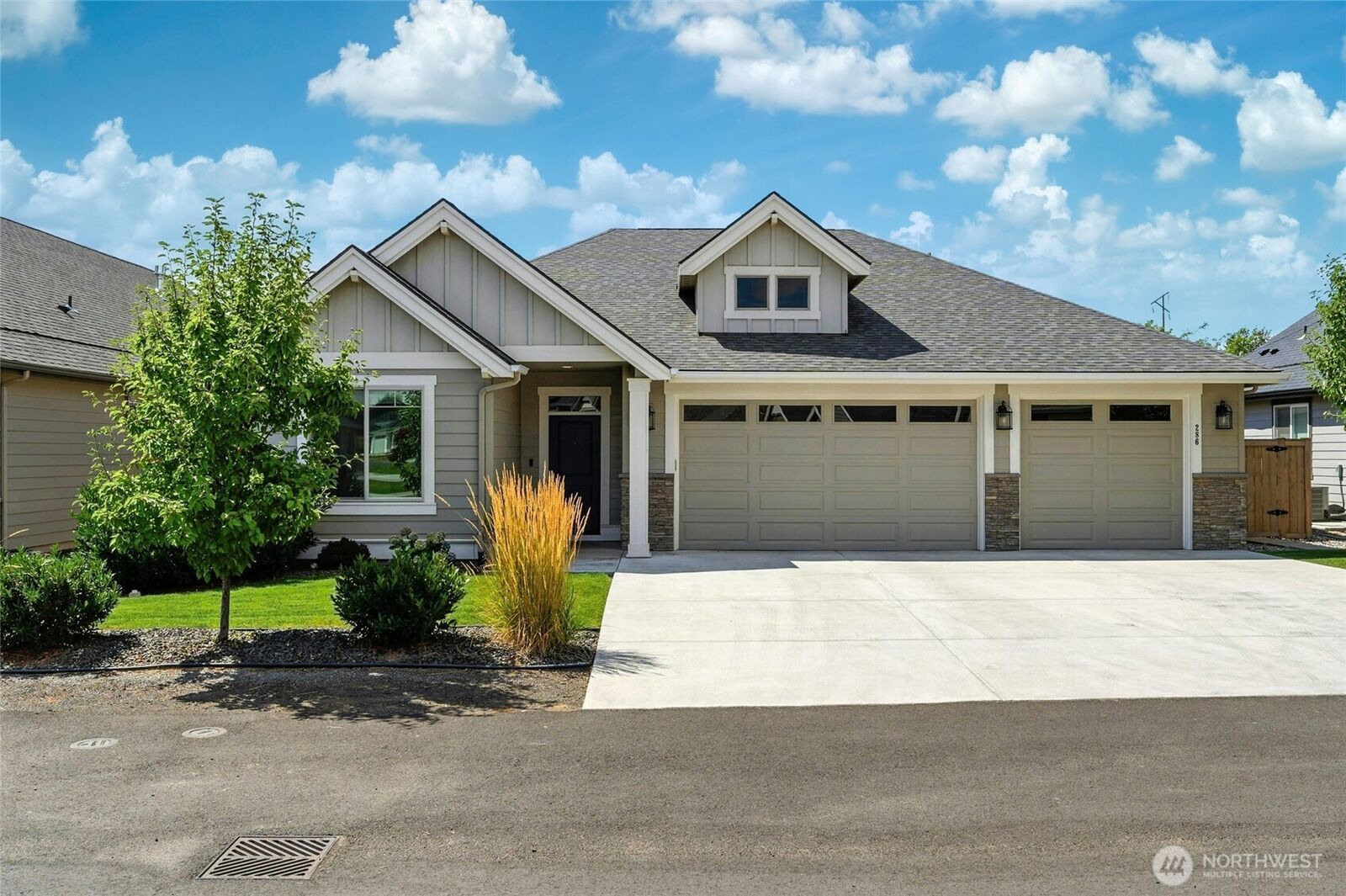 Property Photo: 286 Champagne Way WA 99362