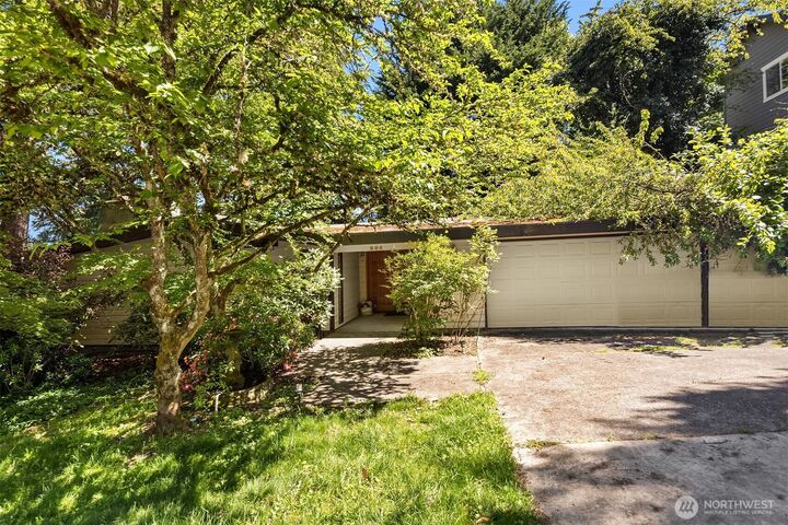 806  101st Avenue SE  Bellevue WA 98004 photo