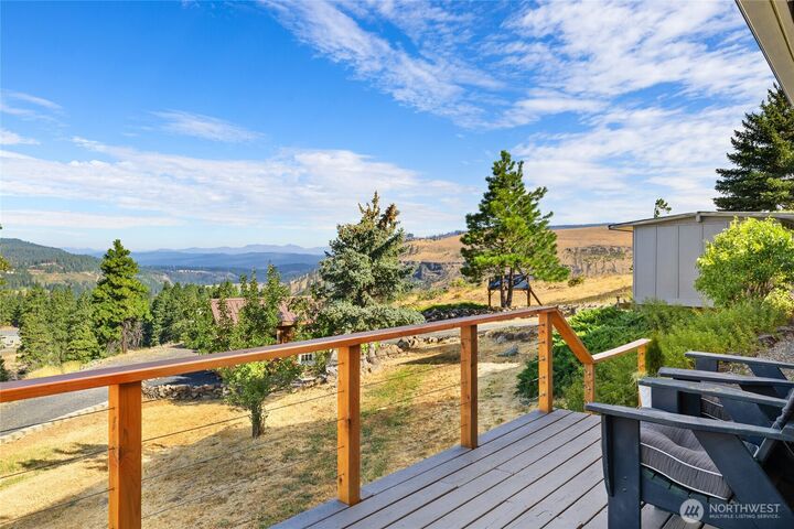 Property Photo:  70  Loel Place  WA 98922 