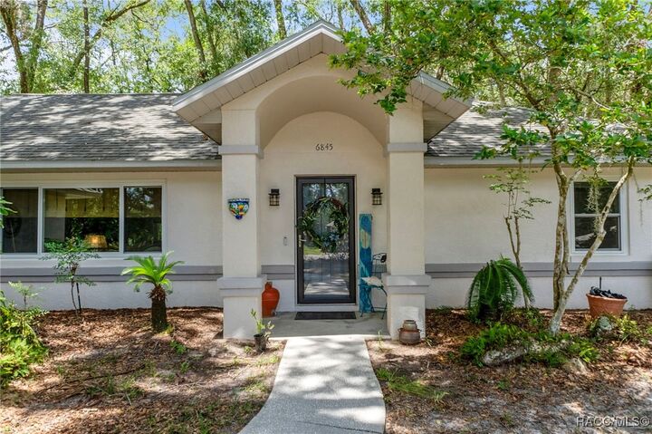 Property Photo: 6845 E Seneca Street FL 34452