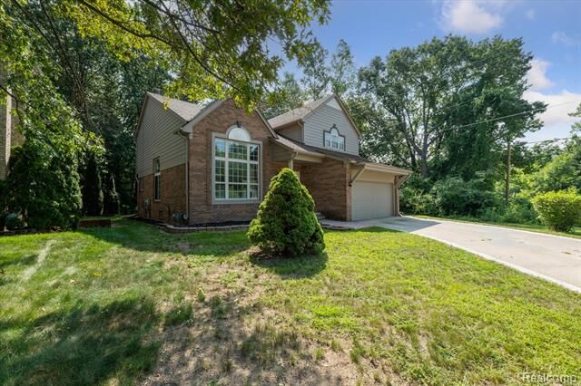 Property Photo: 8802 Parkside Drive MI 48150
