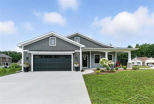 Property Photo:  701 Broadhead Drive  MI 48642 