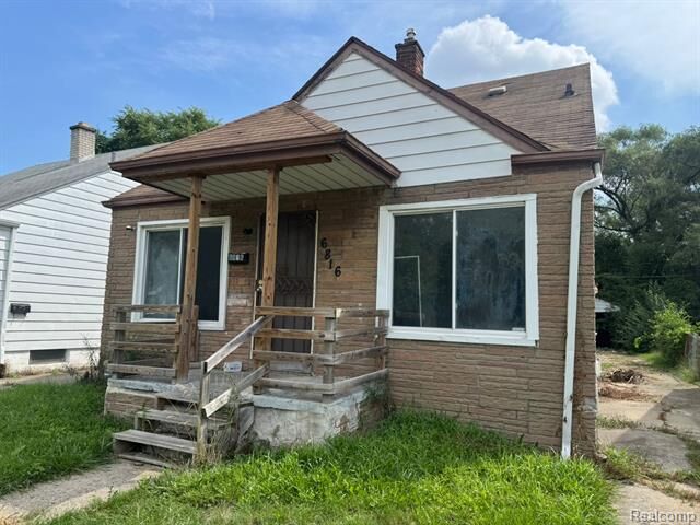Property Photo: 6816 Evergreen Avenue MI 48228