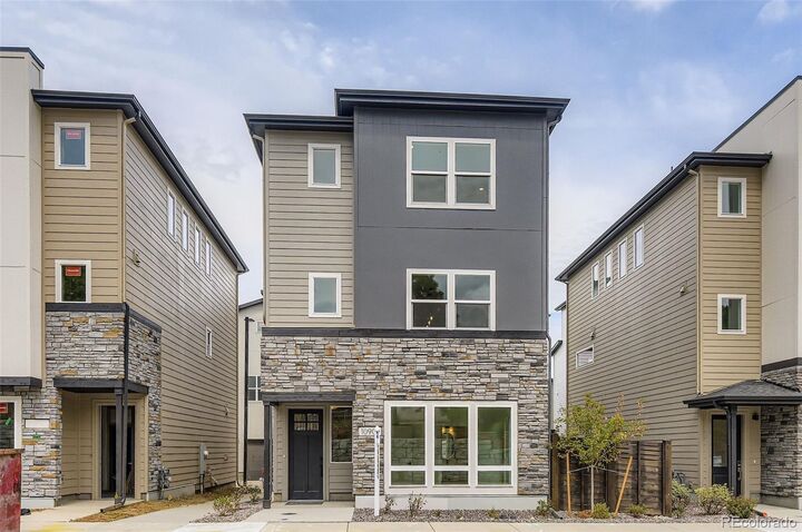 Property Photo: 10904 E Hinsdale Circle CO 80112