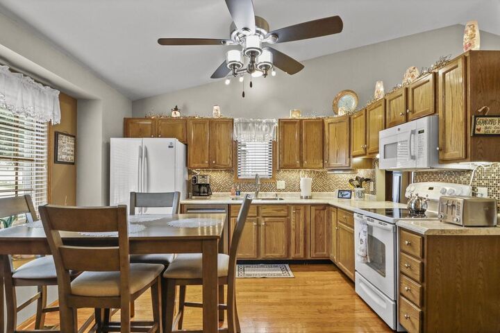 Property Photo:  638 Kensington Square  WI 53589 