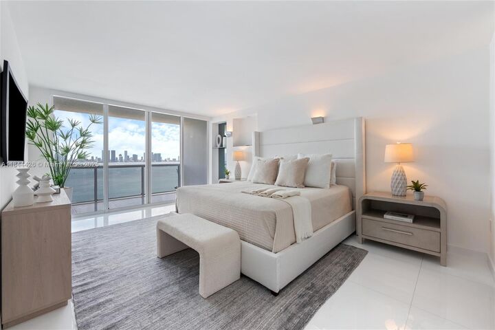 Property Photo: 1800 Sunset Harbour Dr 1702/4 Dr 1702/4 FL 33139