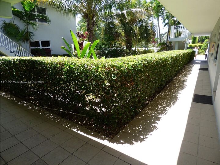 Property Photo:  417 NE 17th Ave 5  FL 33301 