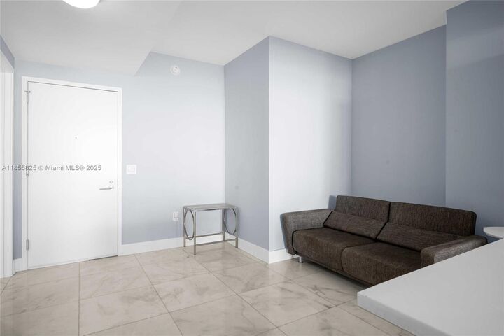 Property Photo:  460 NE 28th St 1104  FL 33137 