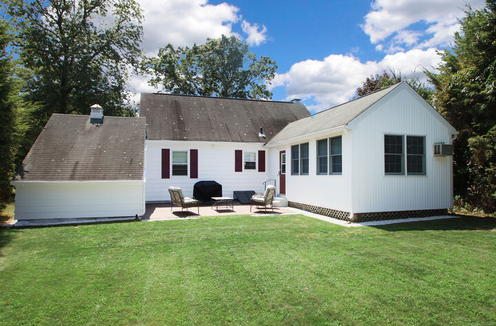 Property Photo:  62 South Street  CT 06066 