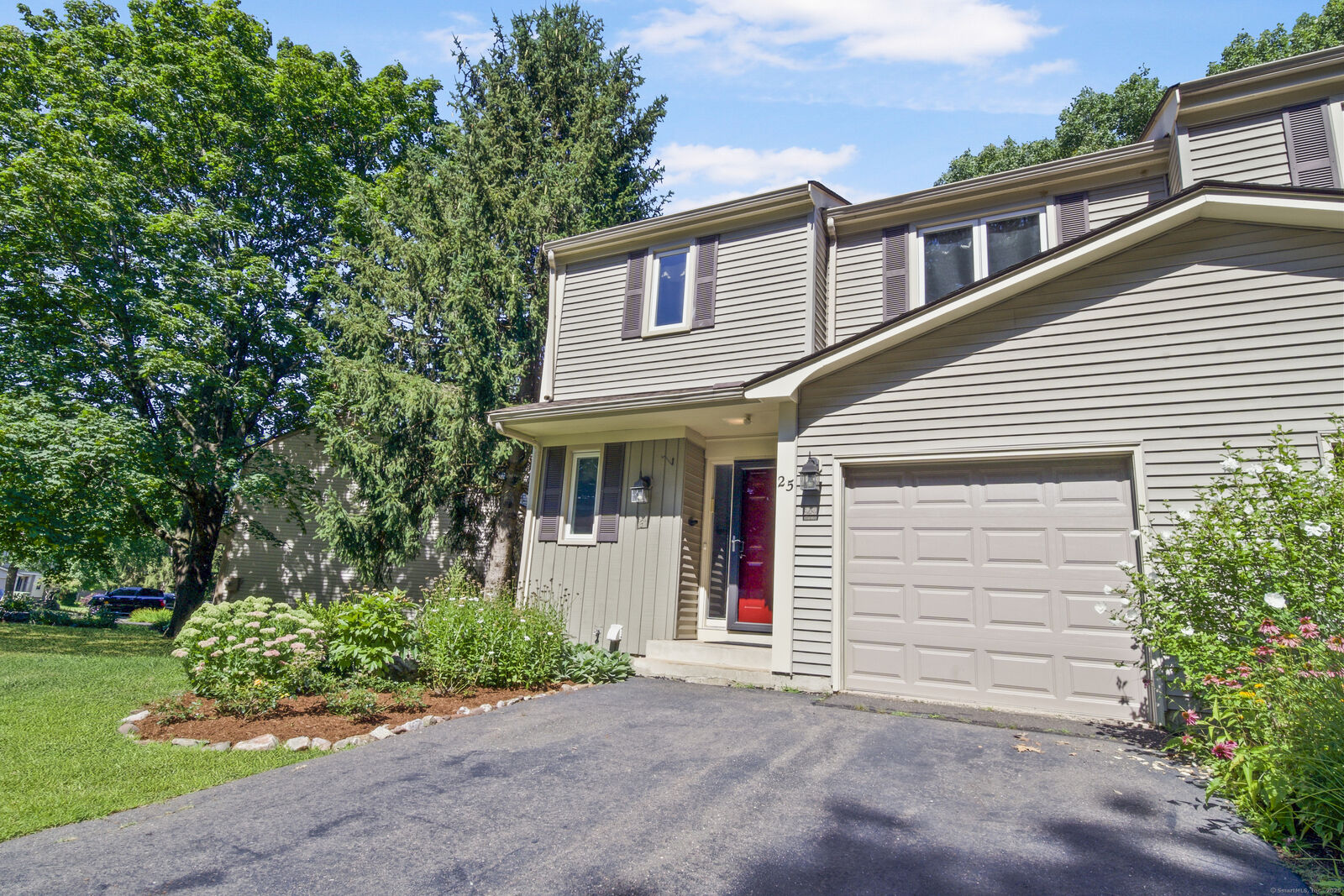 Property Photo: 25 Uplands Way 25 CT 06033