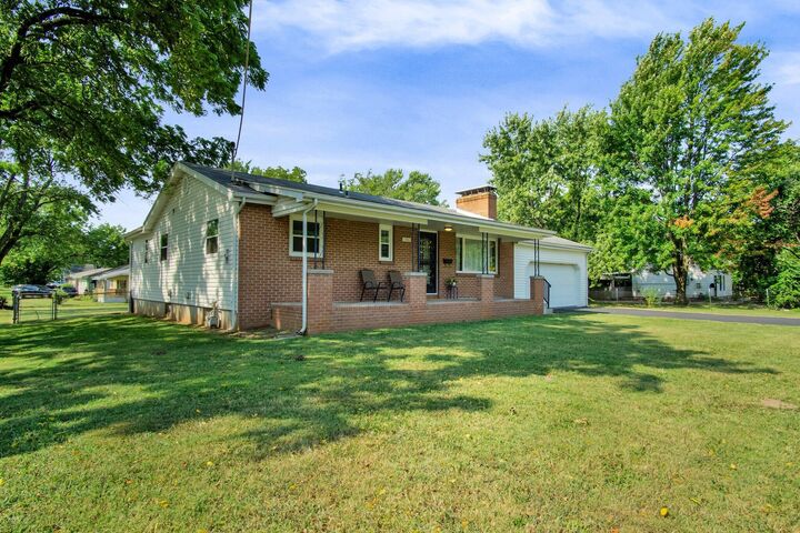 Property Photo:  1706 W Lynn Street  MO 65802 