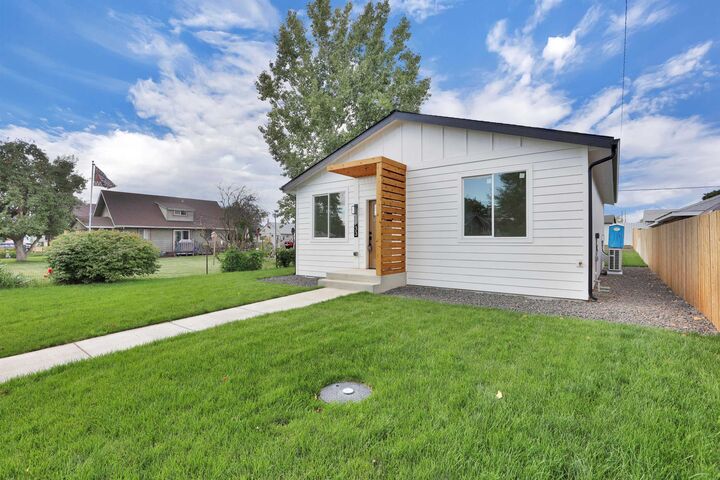 Property Photo:  1733 E Lacrosse Ave  WA 99207 