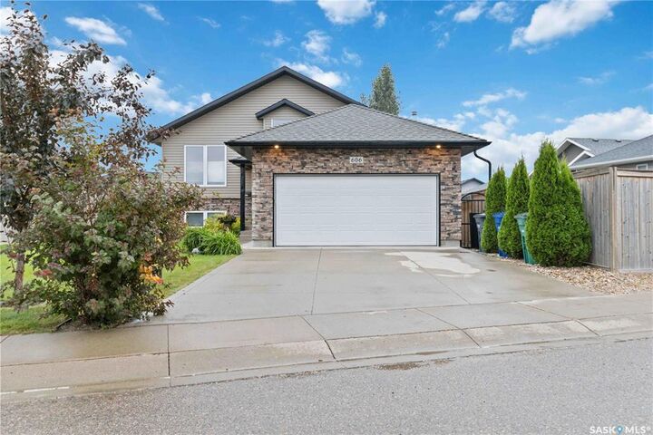 606 Dickson Crescent  Saskatoon SK S7T 0H7 photo