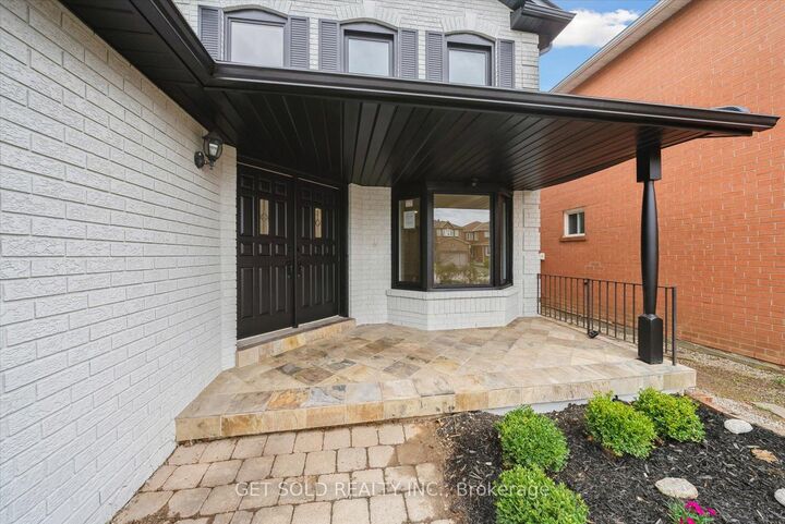 Property Photo: 27 Edenbridge Drive ON L4J 7V1