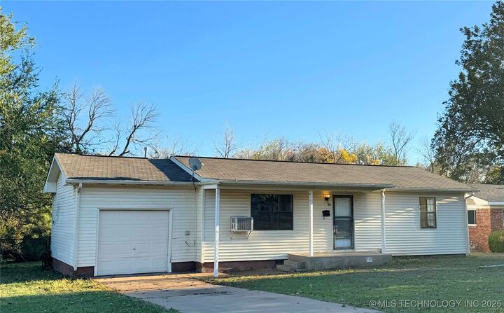 Property Photo: 744 S Wilson Place OK 74023