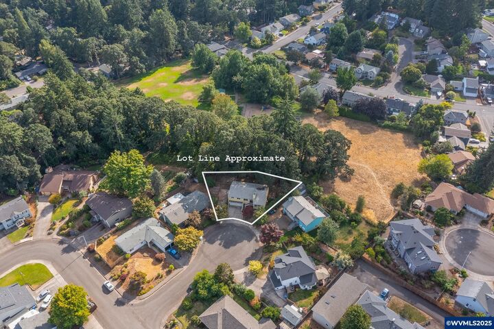 Property Photo:  1586 Aloha Ct S  OR 97302 