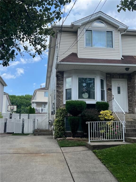 Property Photo:  263 Seguine Avenue  NY 10309 
