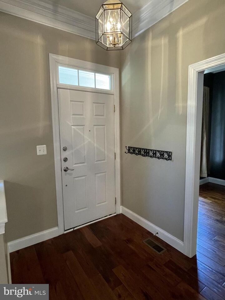 Property Photo: 514 Gentlewood Square VA 20132